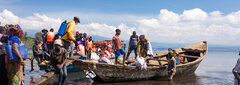 Minova, Democratic Republic of Congo, The lake route remains the only access route to Minova. Travelers arrive in small boats, including many displaced people.
